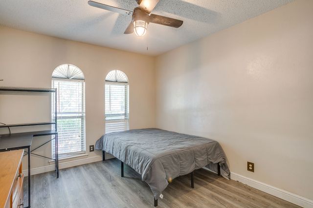731 NW Wood Street, Burleson, TX 76028