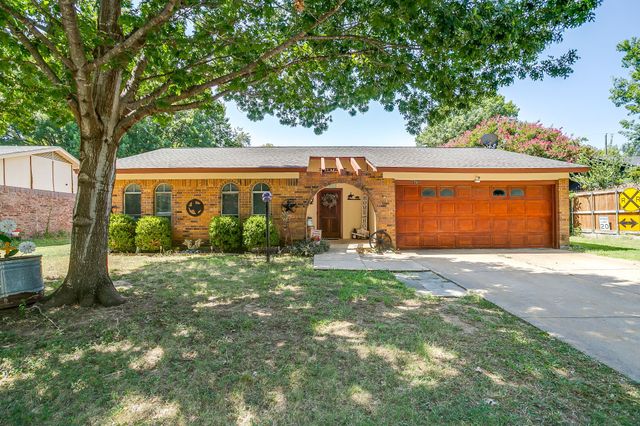 731 NW Wood Street, Burleson, TX 76028