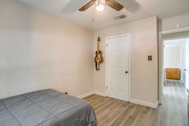 731 NW Wood Street, Burleson, TX 76028