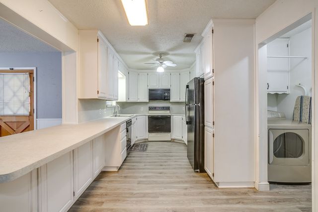 731 NW Wood Street, Burleson, TX 76028