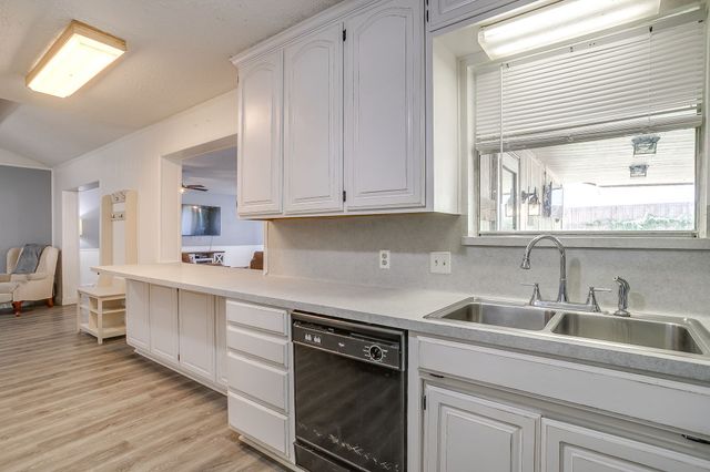 731 NW Wood Street, Burleson, TX 76028