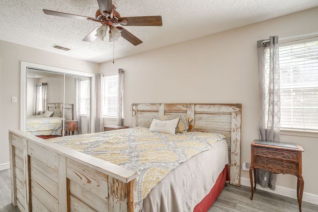 731 NW Wood Street, Burleson, TX 76028