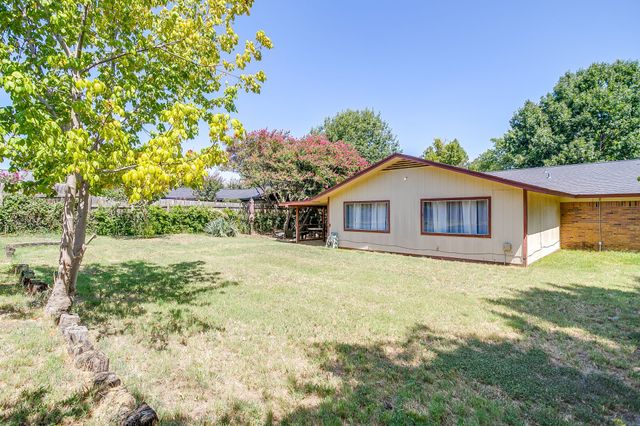 731 NW Wood Street, Burleson, TX 76028