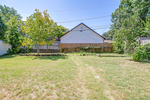 731 NW Wood Street, Burleson, TX 76028