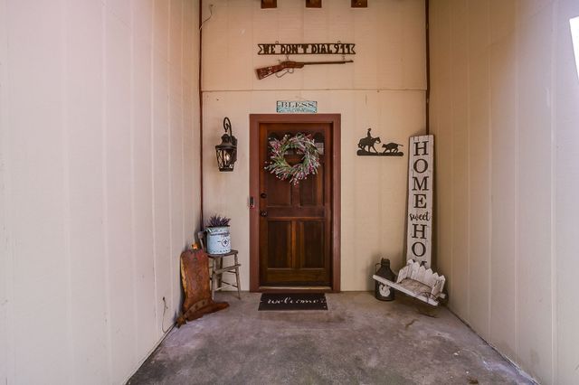 731 NW Wood Street, Burleson, TX 76028