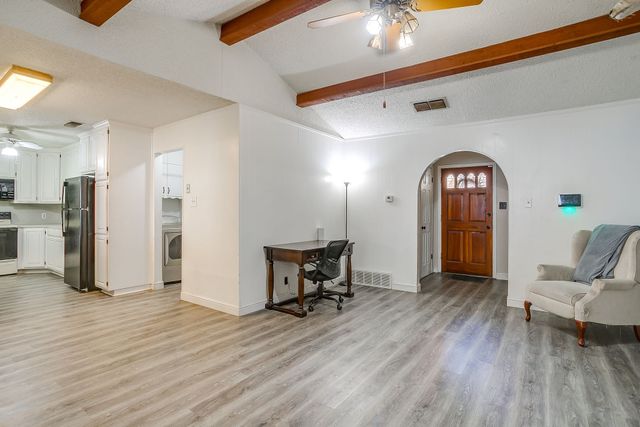 731 NW Wood Street, Burleson, TX 76028