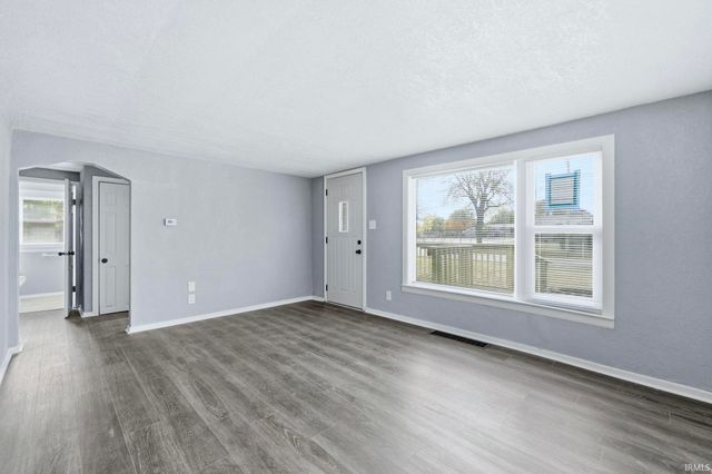 4411 Wayne Trace, Fort Wayne, IN 46806