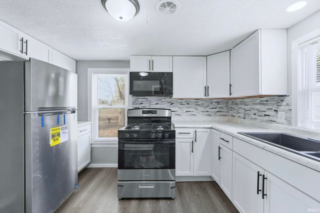 4411 Wayne Trace, Fort Wayne, IN 46806
