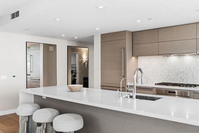 888 W E Street 1705, San Diego, CA 92101