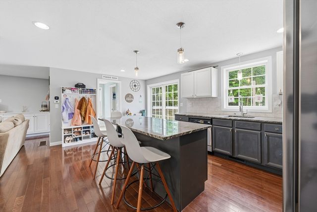 11 Eileen Avenue, Clinton, MA 01510