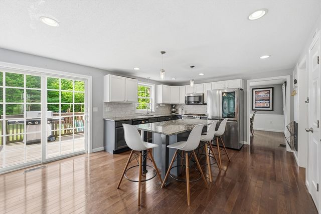 11 Eileen Avenue, Clinton, MA 01510