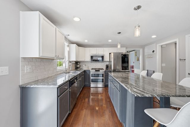 11 Eileen Avenue, Clinton, MA 01510