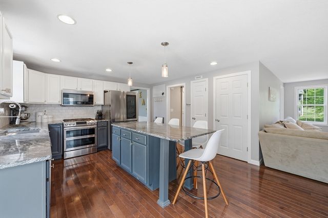 11 Eileen Avenue, Clinton, MA 01510