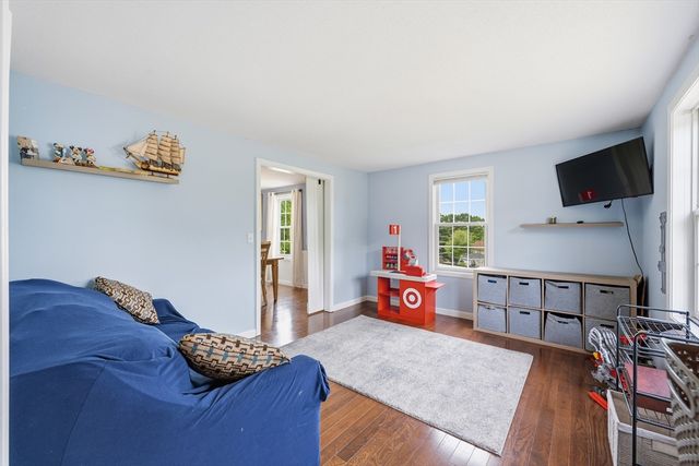 11 Eileen Avenue, Clinton, MA 01510