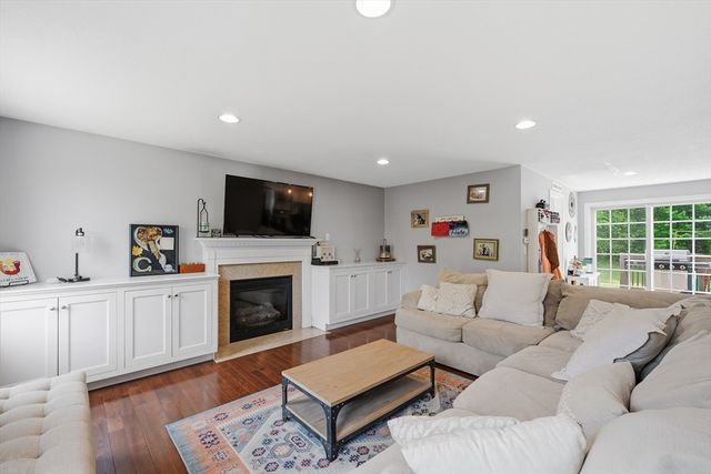 11 Eileen Avenue, Clinton, MA 01510