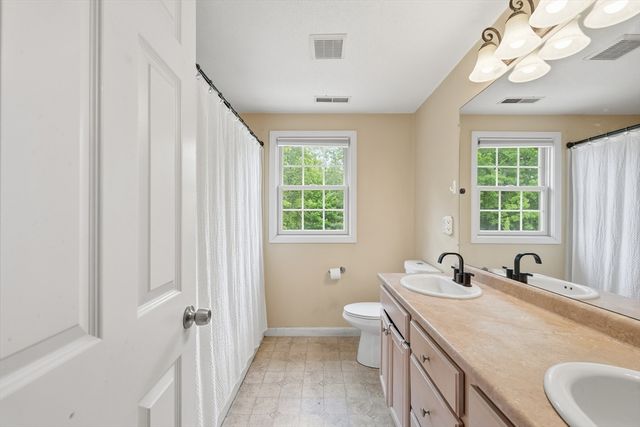 11 Eileen Avenue, Clinton, MA 01510
