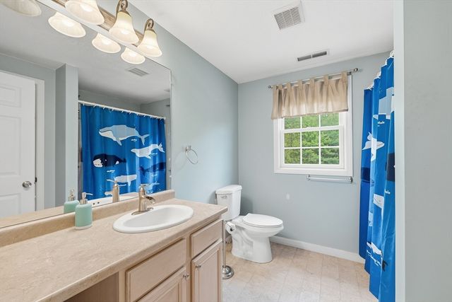 11 Eileen Avenue, Clinton, MA 01510