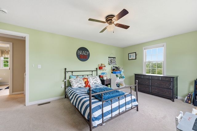 11 Eileen Avenue, Clinton, MA 01510