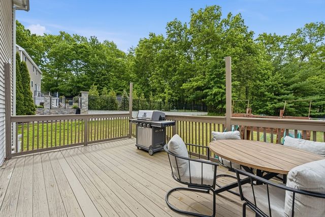 11 Eileen Avenue, Clinton, MA 01510