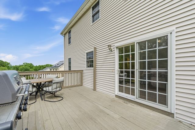11 Eileen Avenue, Clinton, MA 01510