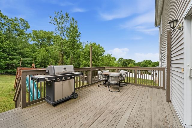 11 Eileen Avenue, Clinton, MA 01510
