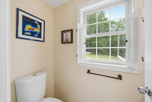 11 Eileen Avenue, Clinton, MA 01510