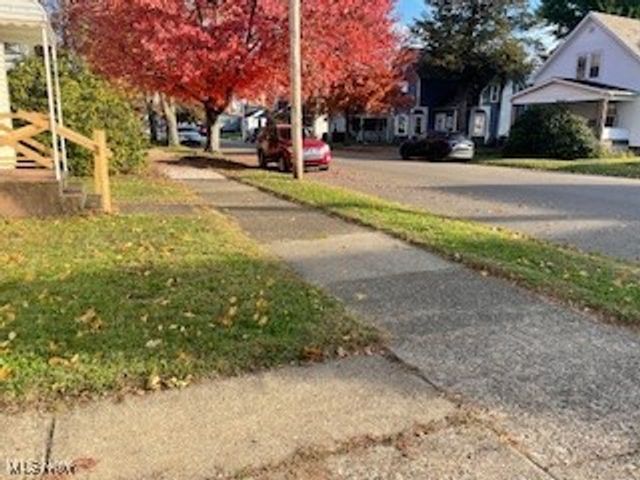 206 6th Street NW, New Philadelphia, OH 44663