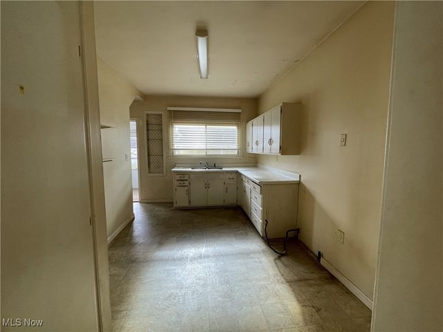 206 6th Street NW, New Philadelphia, OH 44663