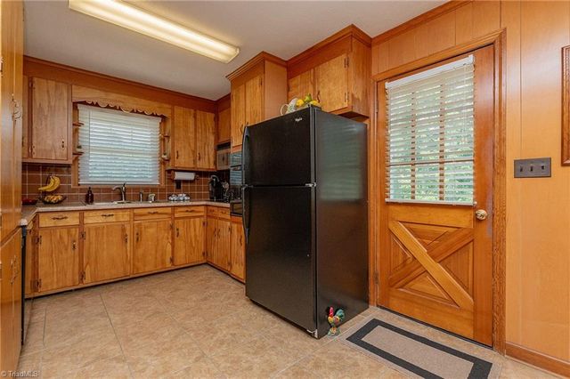 421 Dove Point, Lexington, NC 27295