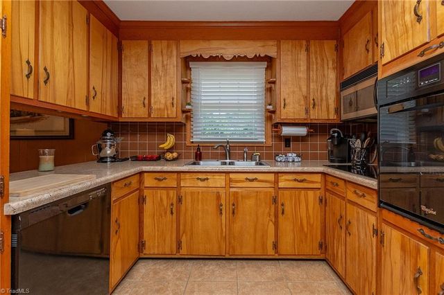 421 Dove Point, Lexington, NC 27295