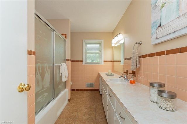 421 Dove Point, Lexington, NC 27295