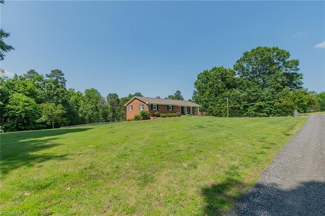 421 Dove Point, Lexington, NC 27295