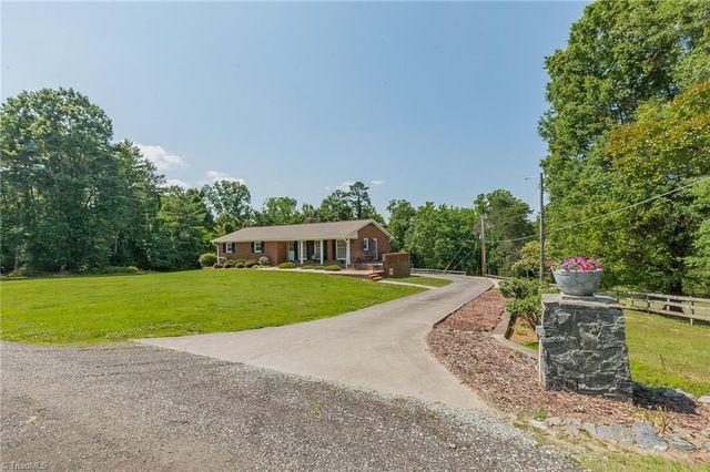 421 Dove Point, Lexington, NC 27295