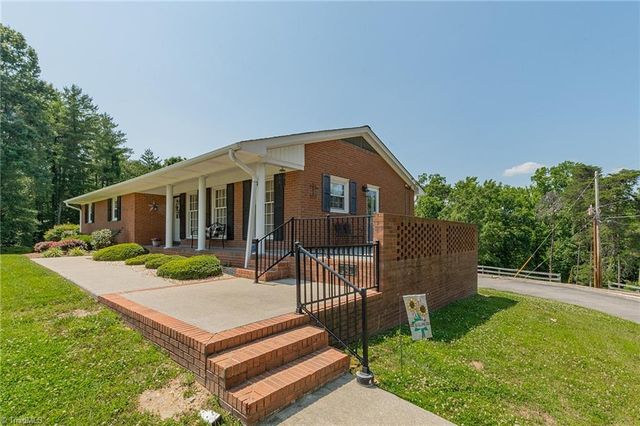 421 Dove Point, Lexington, NC 27295