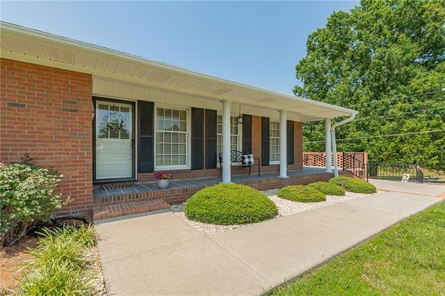 421 Dove Point, Lexington, NC 27295