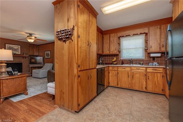 421 Dove Point, Lexington, NC 27295