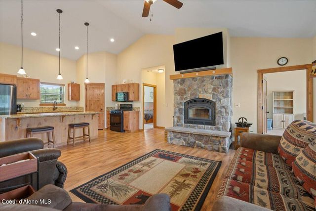 458 W Keva LN, Athol, ID 83801