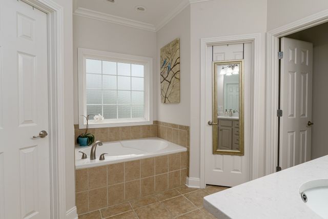 2208 Oakside Ct, Murfreesboro, TN 37128
