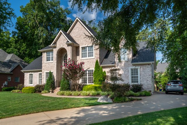 2208 Oakside Ct, Murfreesboro, TN 37128