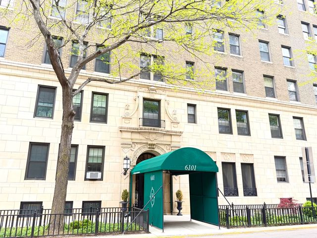 6101 N Sheridan Road 11E, Chicago, IL 60660