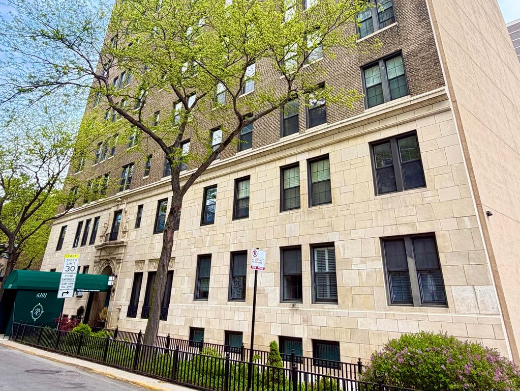 6101 N Sheridan Road 11E, Chicago, IL 60660