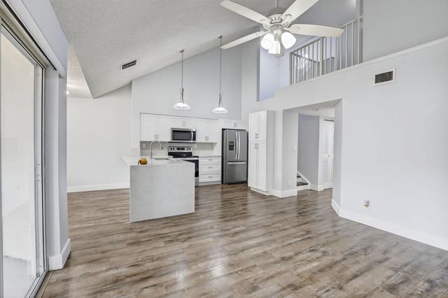 832 NW 92nd Avenue, Plantation, FL 33324