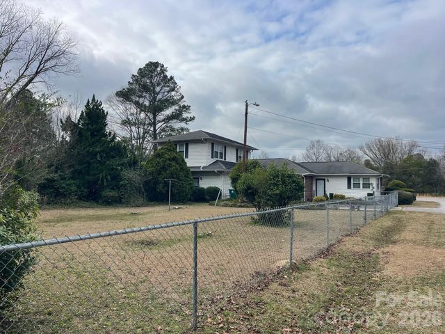 1529 W Market Street, Cheraw, SC 29520