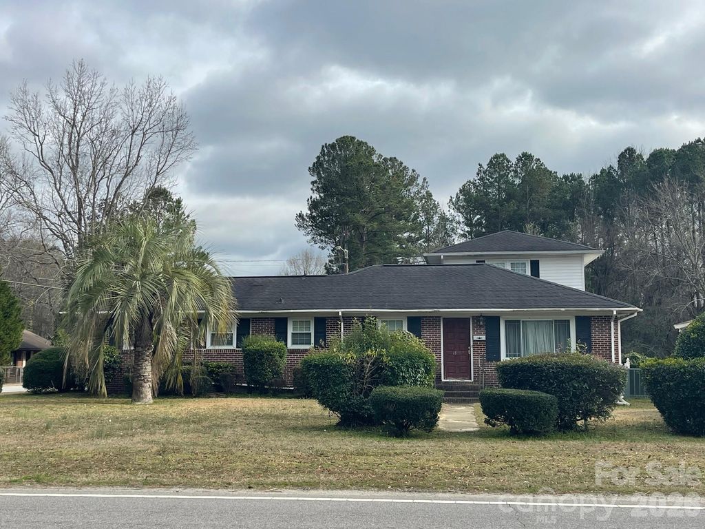 1529 W Market Street, Cheraw, SC 29520