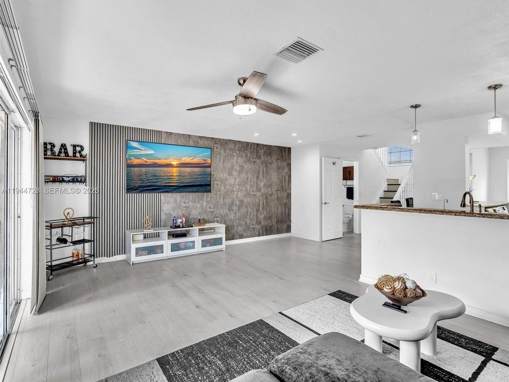 3804 NW 121st Ave, Sunrise, FL 33323