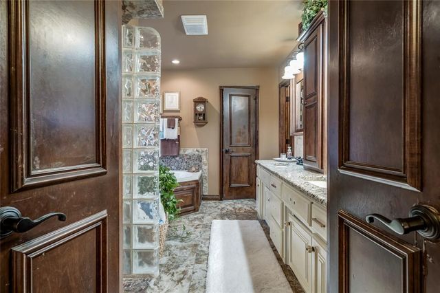 5424 Table Rock Drive, Edmond, OK 73025