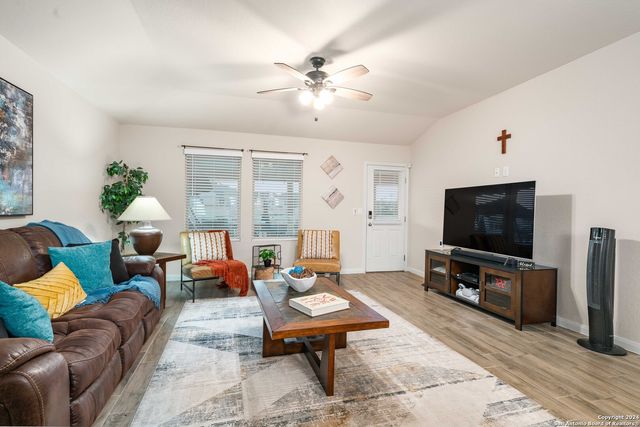 100 HUNTERS CP, San Antonio, TX 78253