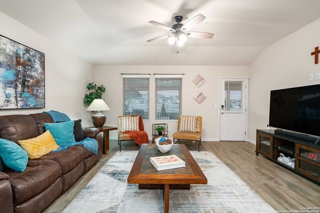 100 HUNTERS CP, San Antonio, TX 78253