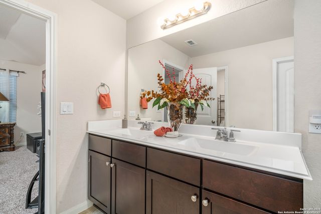 100 HUNTERS CP, San Antonio, TX 78253