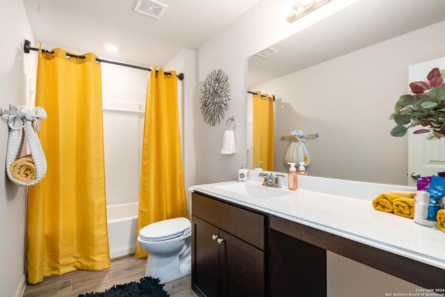 100 HUNTERS CP, San Antonio, TX 78253